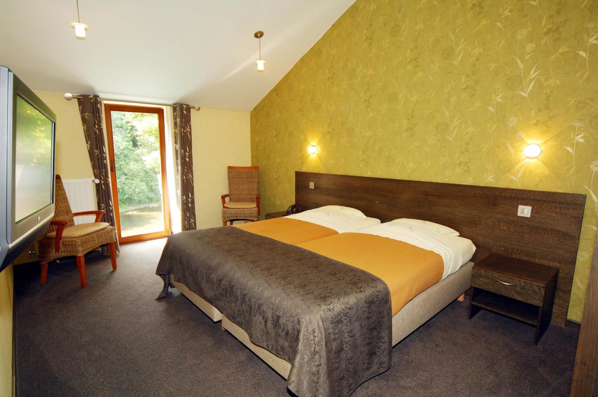 Hotel/Restaurant A La Ferme Ferrières Екстериор снимка